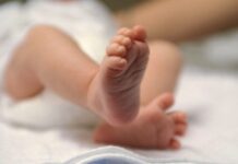 Хорор во Тетово: Прилепчанка си го удирала тримесечното бебе од асфалт