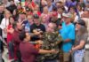 (Видео) Демонстрант го прекина говорот на Трамп и му викаше „педофил“ на митинг, обезбедувањето го исфрли надвор