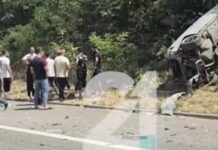 ВИДЕО: Автомобил излета од автопатот Тетово–Скопје, сообраќајот се одвива по една лента