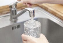 УЖАС – ИЗЛЕГОА ИНФОРМАЦИИТЕ: ГОСТИВАРЦИ ПИЕЛЕ вода која содржела 48 пати повеќе колиформни бактерии од дозволеното