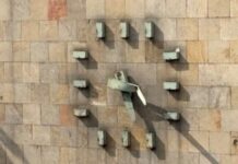 Не издржа ниту симболот на Скопје, во невремето оштетен часовникот на музејот на град Скопје